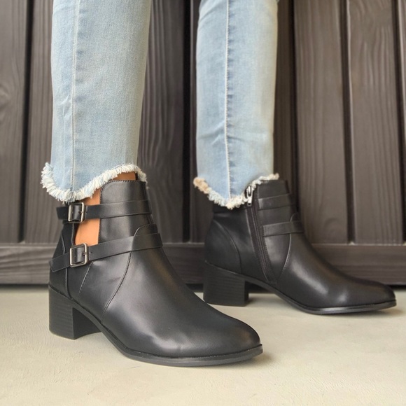 Black Wrap Around Double Buckle Chic Ankle Bootie - Picture 5 of 5